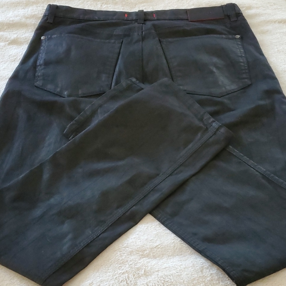 Hugo Boss - Picture 4 of 12